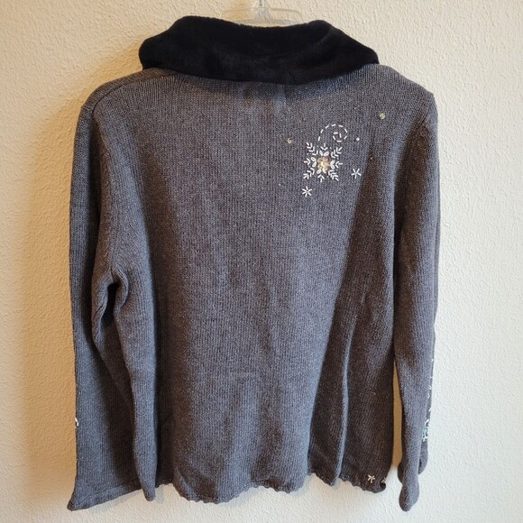 Designers Originals Studio Joy Sweater Womens M Gray White Snowflakes Cardigan - Picture 2 of 16